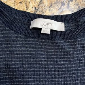 Loft XS sweater navy long sleeve; excellent condition